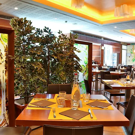 Western Le Favaglie Отель Корнаредо